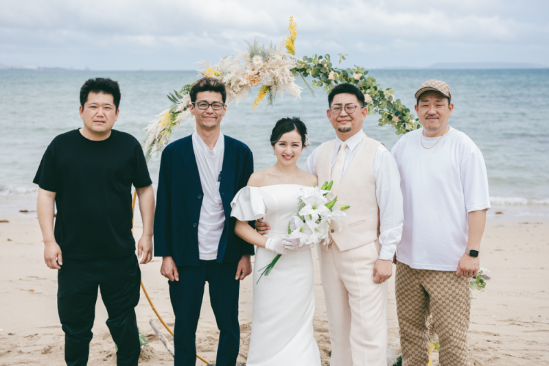 感動の人前式を沖縄の自然のビーチの中で。