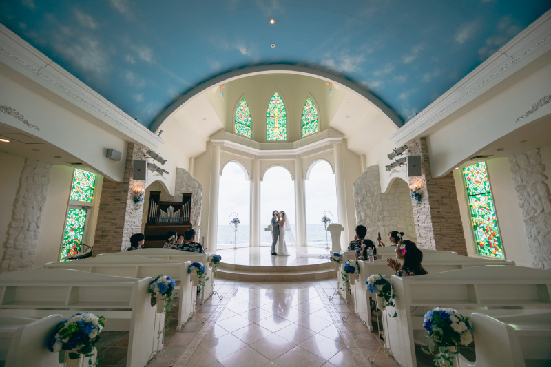 NEWキャンペーン⭐︎恩納村チャペル+ビーチ200カットプラン【海のそばチャペル＆ビーチフォト】衣装＋ヘアメイク＋アテンド込み！