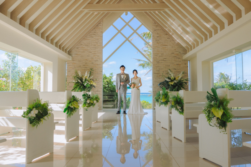 ⭐︎チャペルウェディング+ビーチプラン【海が見えるチャペル&ビーチフォト】衣装+ヘアメイク+200カット♪
