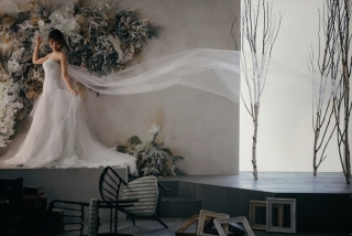 ドラマチックな演出と軽やかなベールが美しい1枚