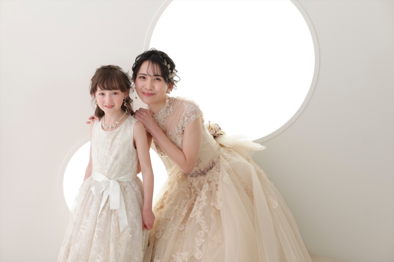 【スタジオ撮影】洋装ファミリープラン|平日撮影料0円|80カットレタッチデータ付き