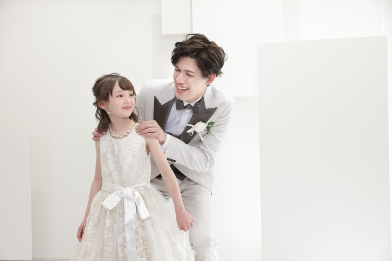 【スタジオ撮影】洋装ファミリープラン|平日撮影料0円|80カットレタッチデータ付き