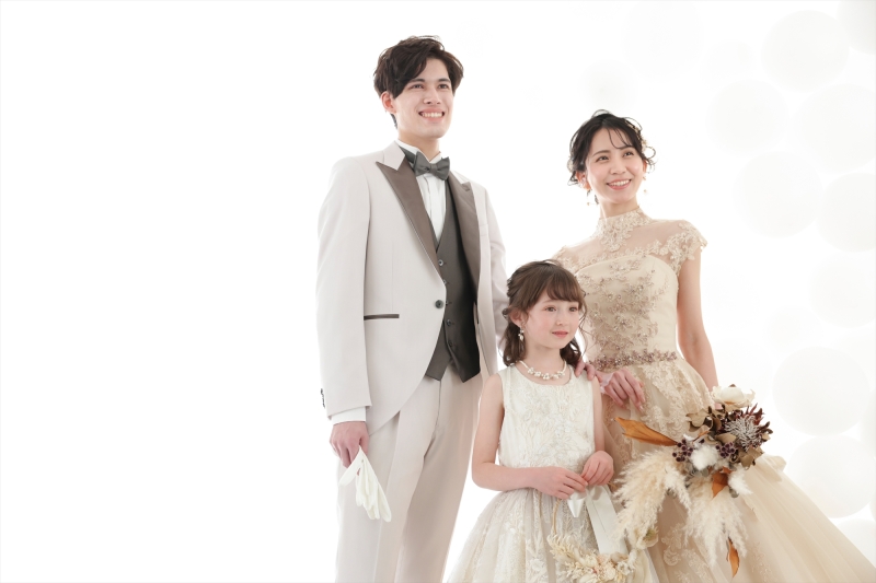 【スタジオ撮影】洋装ファミリープラン|平日撮影料0円|80カットレタッチデータ付き