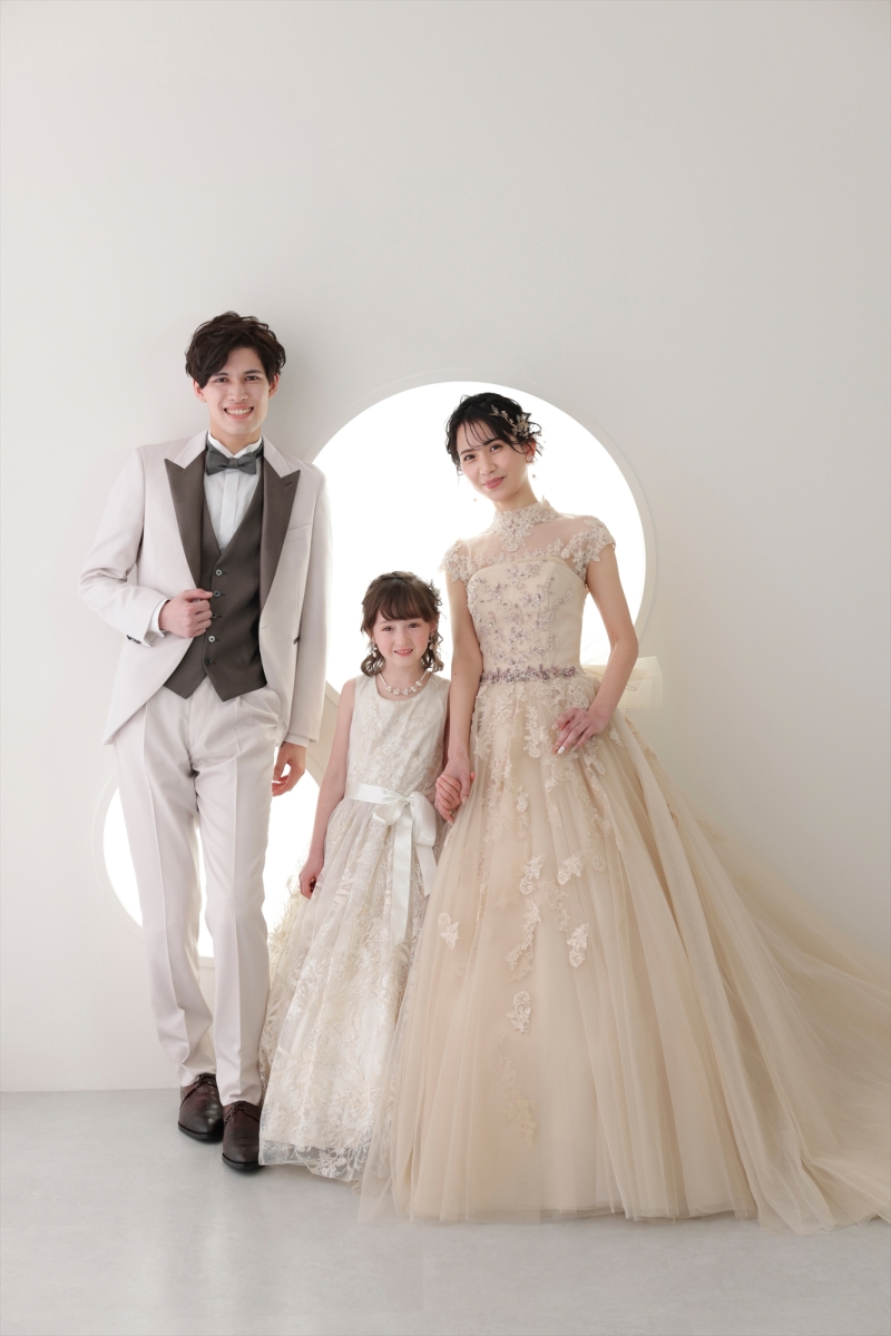 【スタジオ撮影】洋装ファミリープラン|平日撮影料0円|80カットレタッチデータ付き