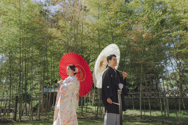 竹林をバックにキメキメなお二人