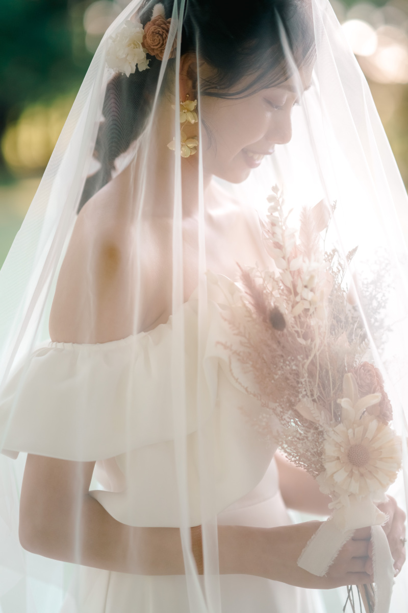 ベールを纏った花嫁姿