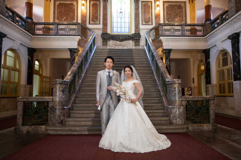 市政資料館でウエディングドレス