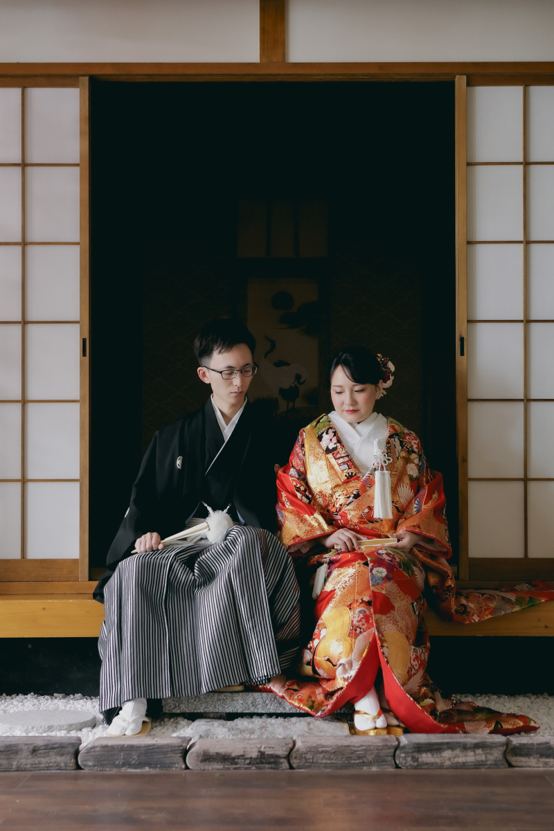 縁側に腰掛けて