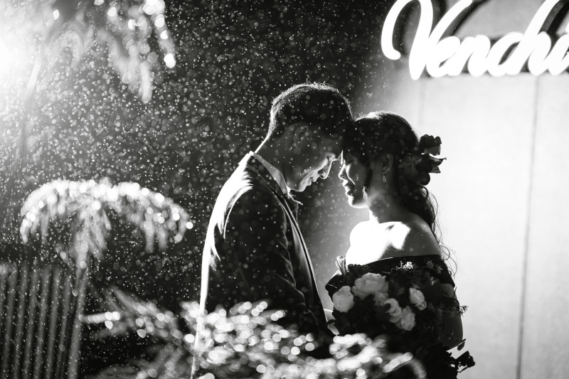 そんなシーンをモノクロに