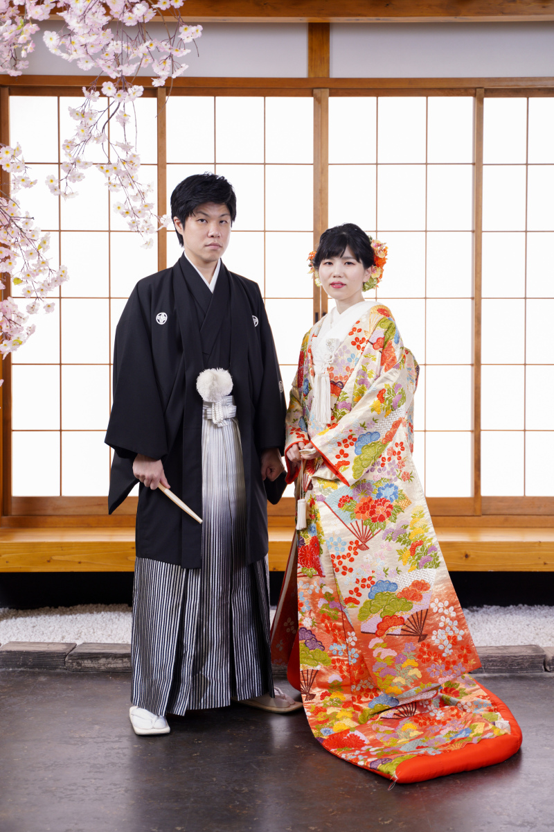 スタジオで和装と洋装