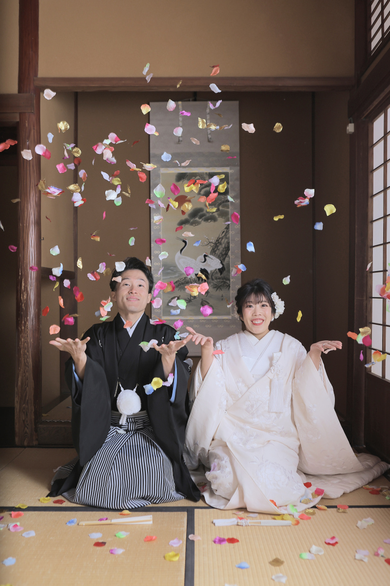 お茶室で花吹雪
