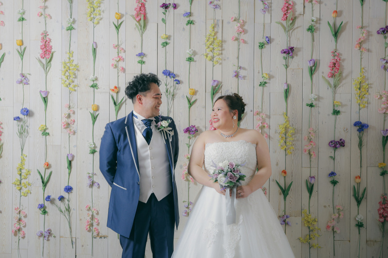 スタジオでウエディングフォト.*