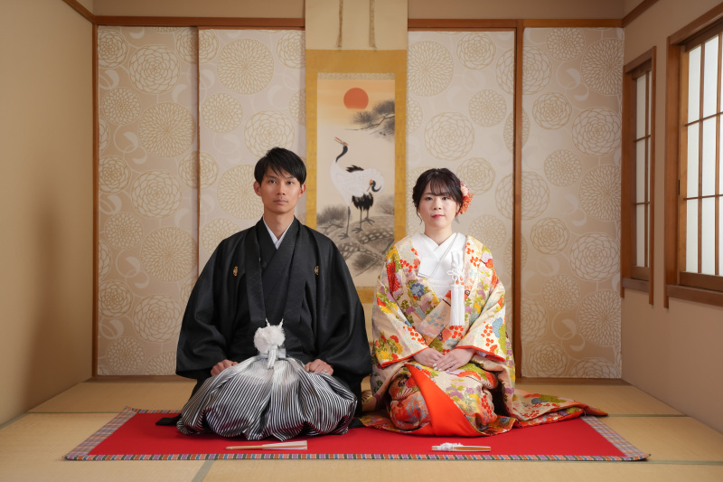 お座敷で正座ショット