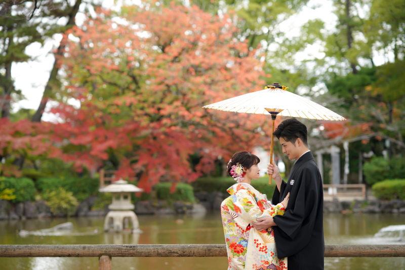 池と紅葉