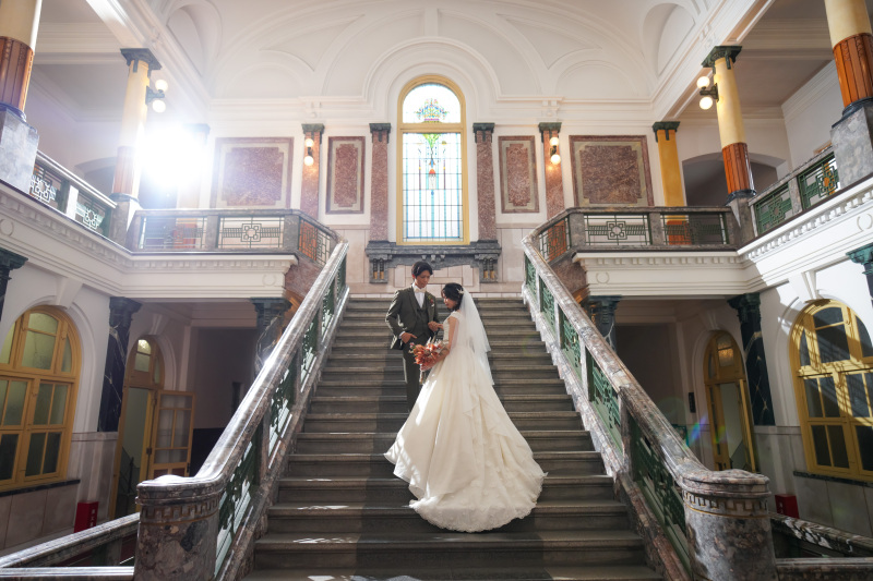 2着目はドレスで市政資料館