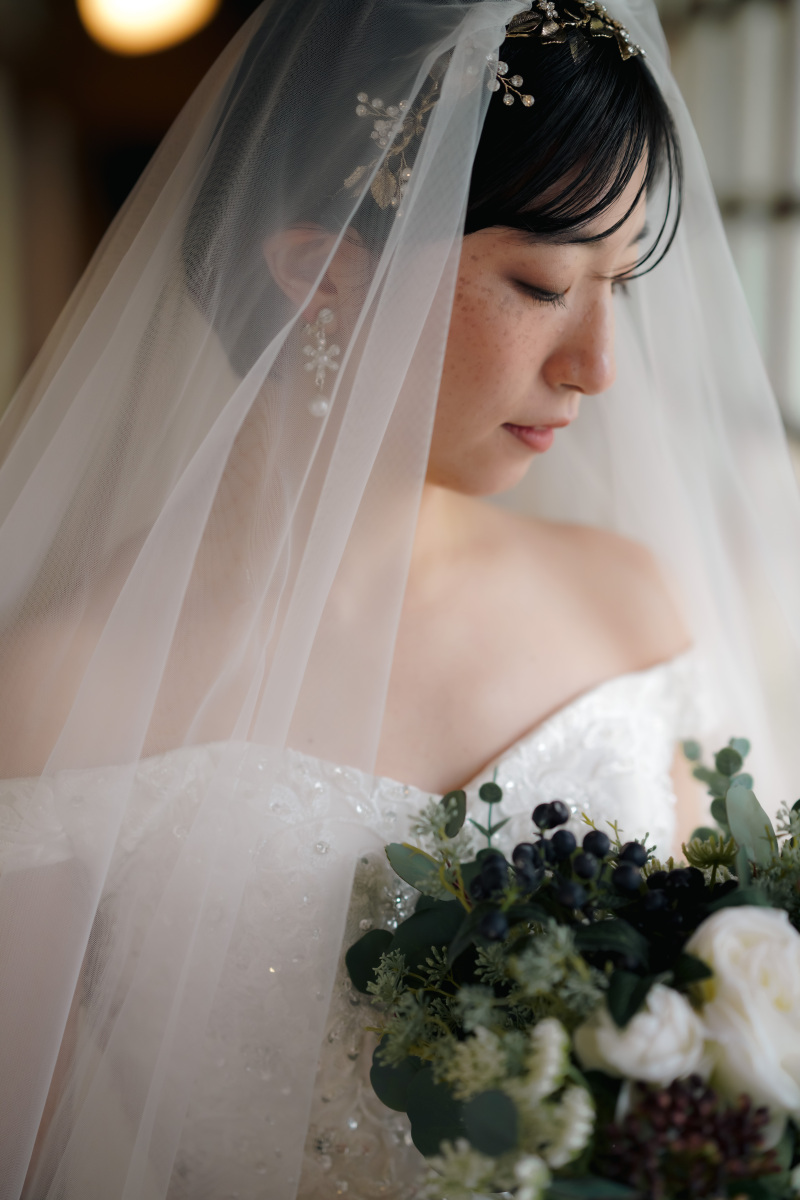 ベールにつつまれて