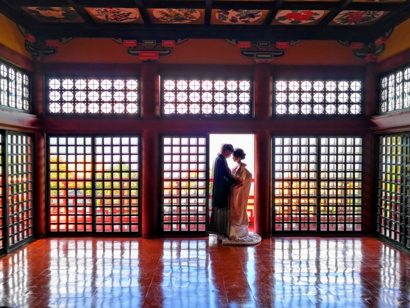 中禅寺のお堂にて中禅寺湖を望みながらの撮影です