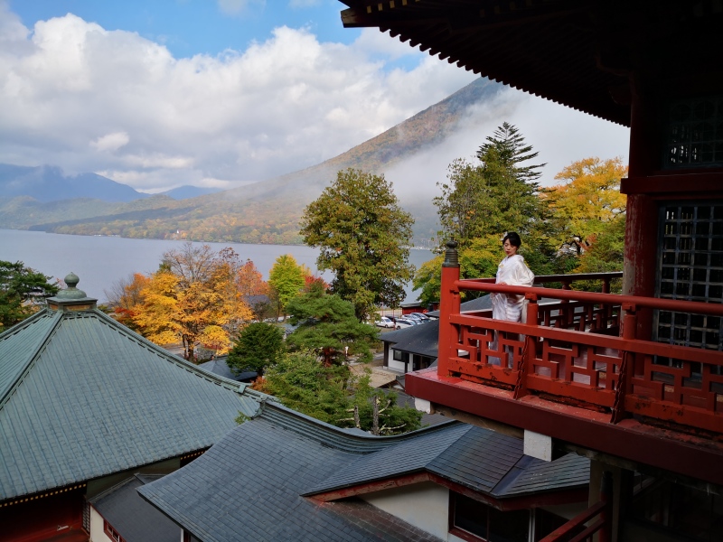 中禅寺湖畔と寺院でフォトウェディング