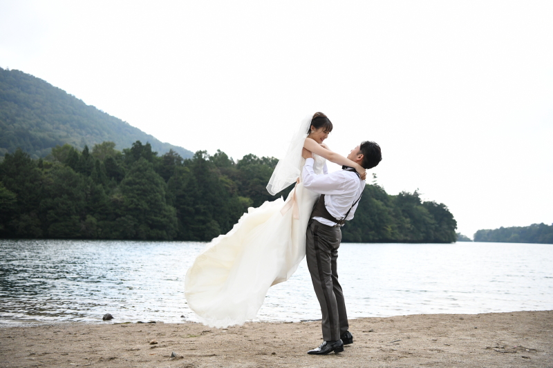 やや夕刻頃、閑静な湯ノ湖でのフォトです。