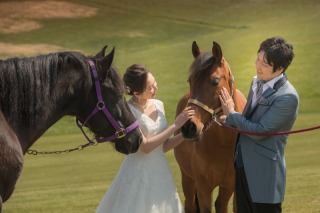 高原リゾートの広大な那須ファームヴィレッジでお馬さんと一緒にウェディングフォトプラン