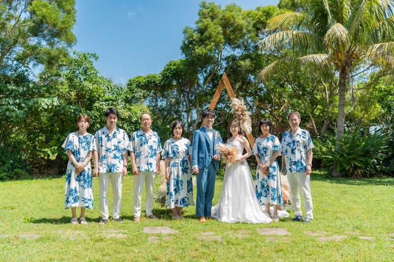 ご家族の皆さんとお揃いで！！シエロのガーデンにて記念撮影