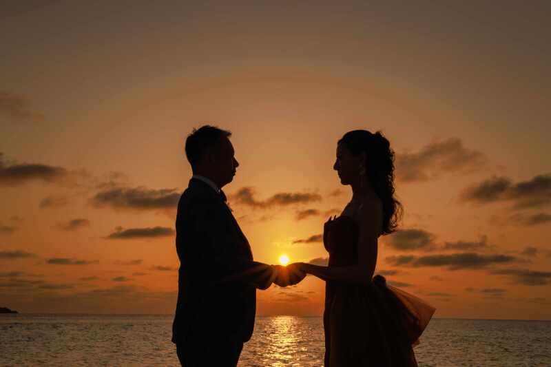 沈みゆく太陽をバックにシルエットもステキ