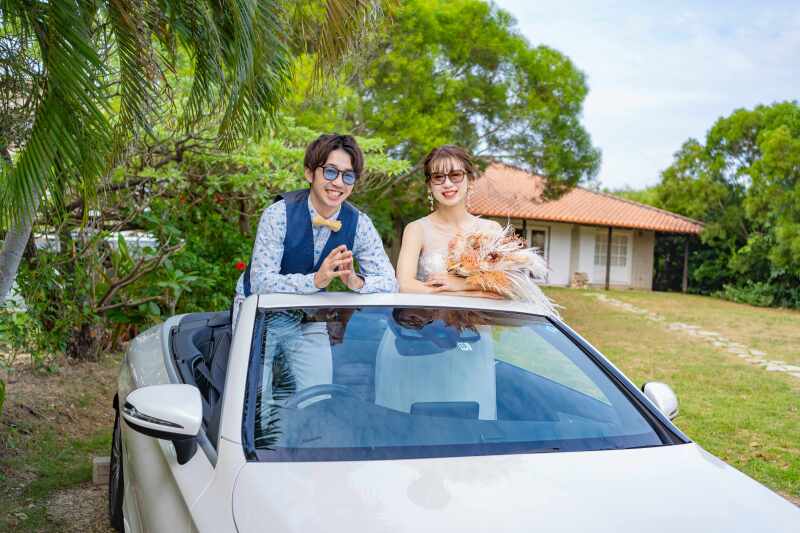 オープンカーは沖縄リゾートに似合う
