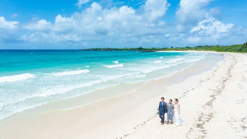 いっしょに歩く砂浜