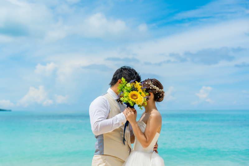 顔隠しショットも絵になりますね!