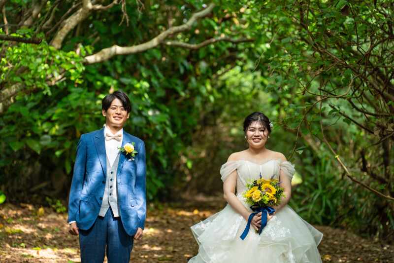 ビーチにつながる森の道