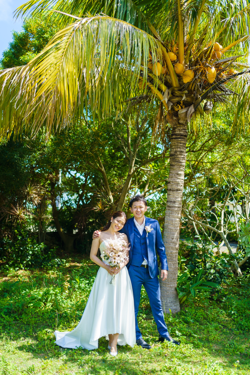 ヤシの木の下で！