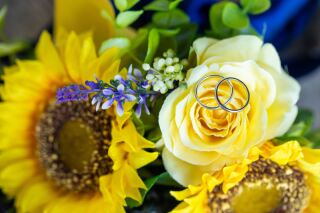 MIYAKOの海と元気な黄色がお似合い