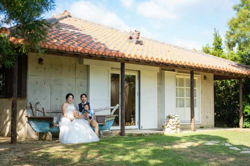 サロンのベンチにて