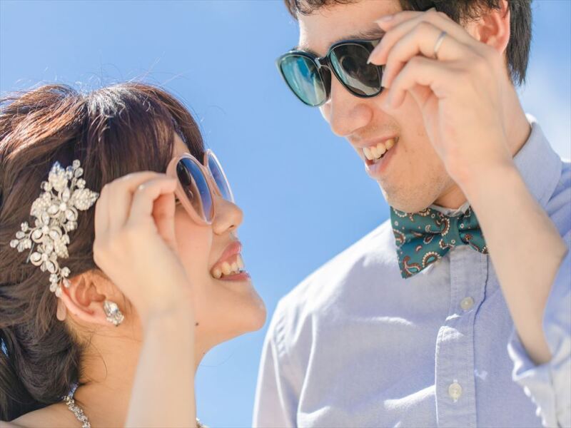 おふたりのアイテムはサングラス