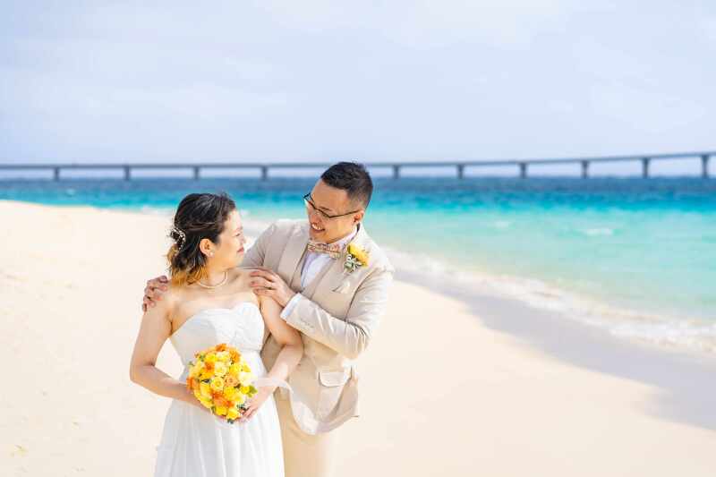 栗間大橋をバックに