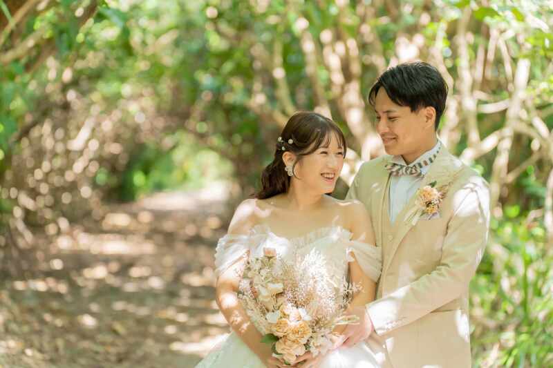 ビーチに続く森の中