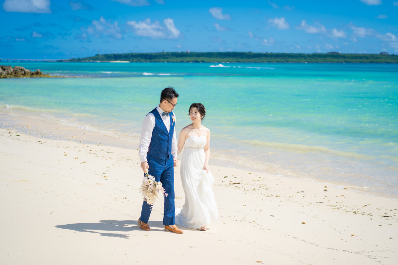 白い砂浜を少し散策