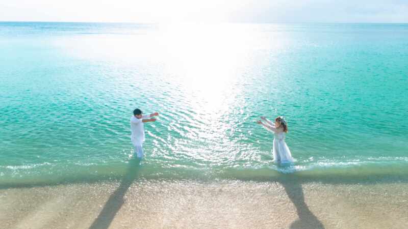 海で遊んでるお二人