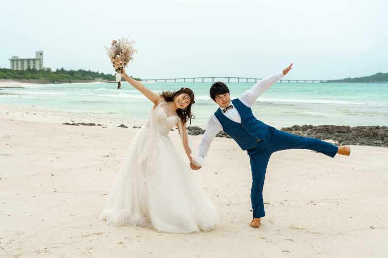 来間大橋をバックに