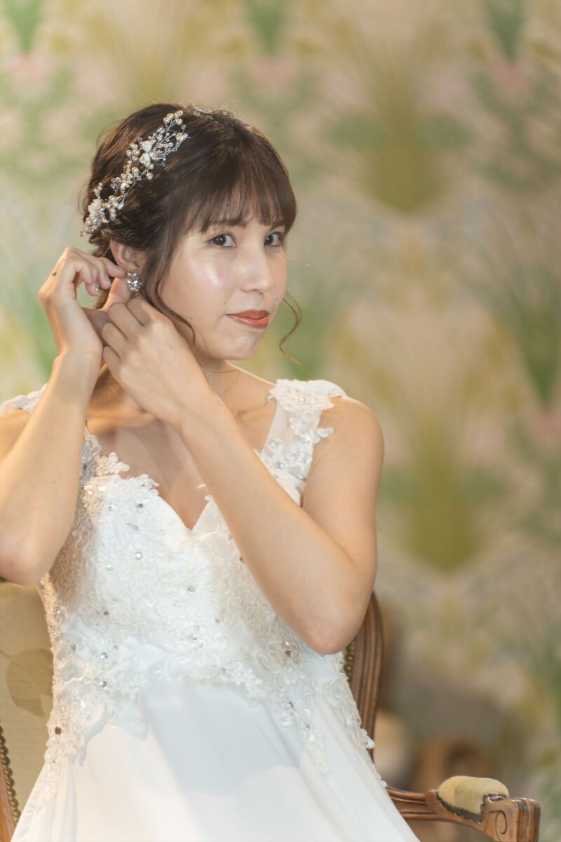 ＊新婦様、鏡の前で最後のチェックを＊