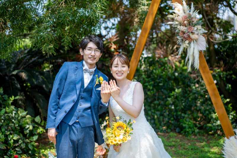 アーチの前で愛を誓う！