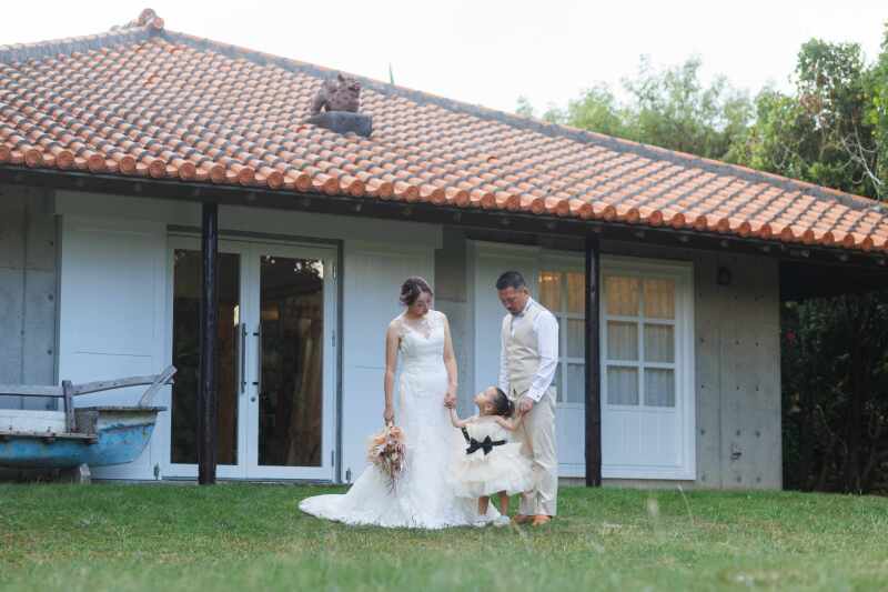 3人で手を繋いで&hellip;