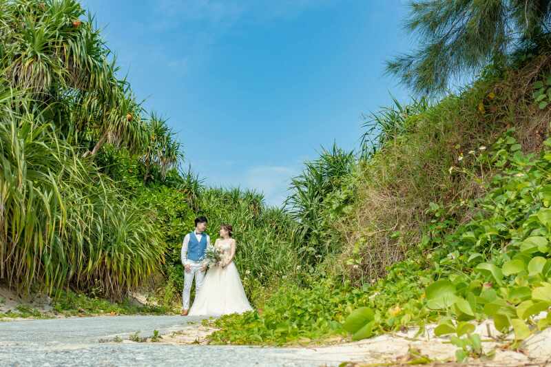ビーチまでの小径も雰囲気が・・