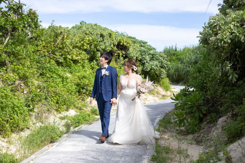 手をつなぎながら進みます