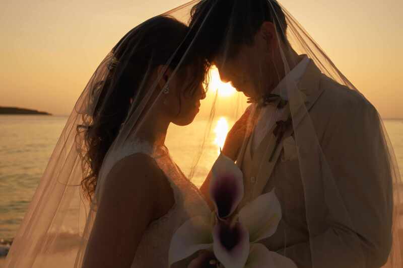 ベールに包まれて