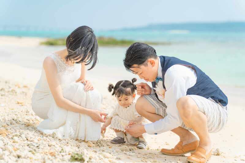 みんなでサンゴ拾い