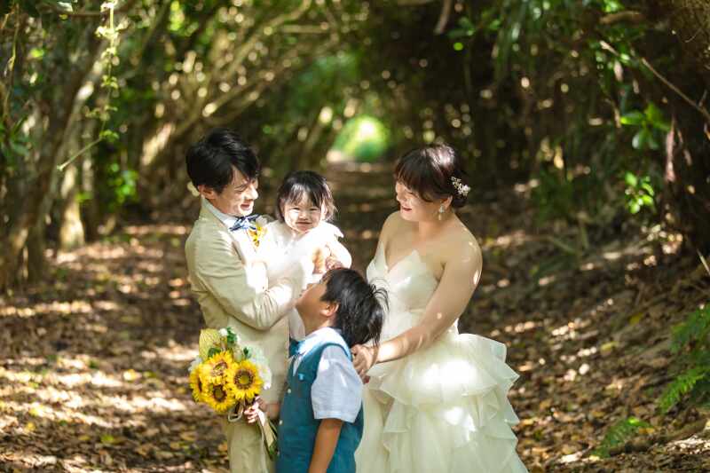 ビーチに向かう森の道