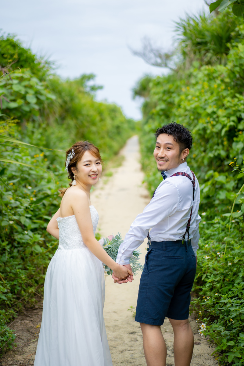 ビーチへと向かう一本道！