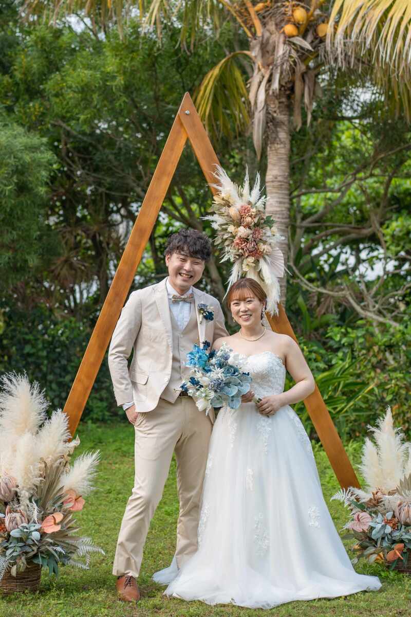 アーチの前で誓う