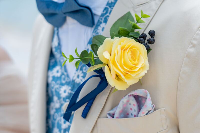 黄色いブートニア